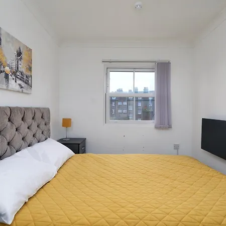 شقة Flat 8 - For 4 In Town Centre سكرابورو