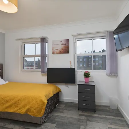 Flat 8 - For 4 In Town Centre *
