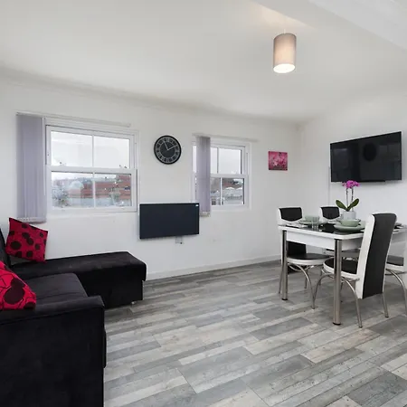 Flat 8 - For 4 In Town Centre *