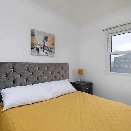 Flat 8 - For 4 In Town Centre