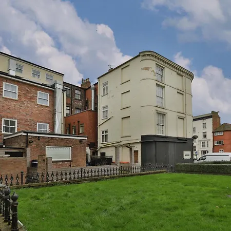 Flat 8 - For 4 In Town Centre *
